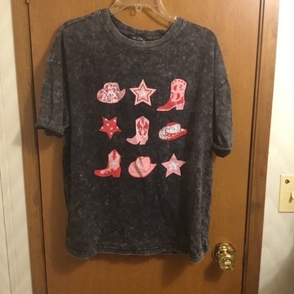 Western Cowboy Cowgirl Boot Star Hat Black and Pink Short Sleeve Gray Shirt M